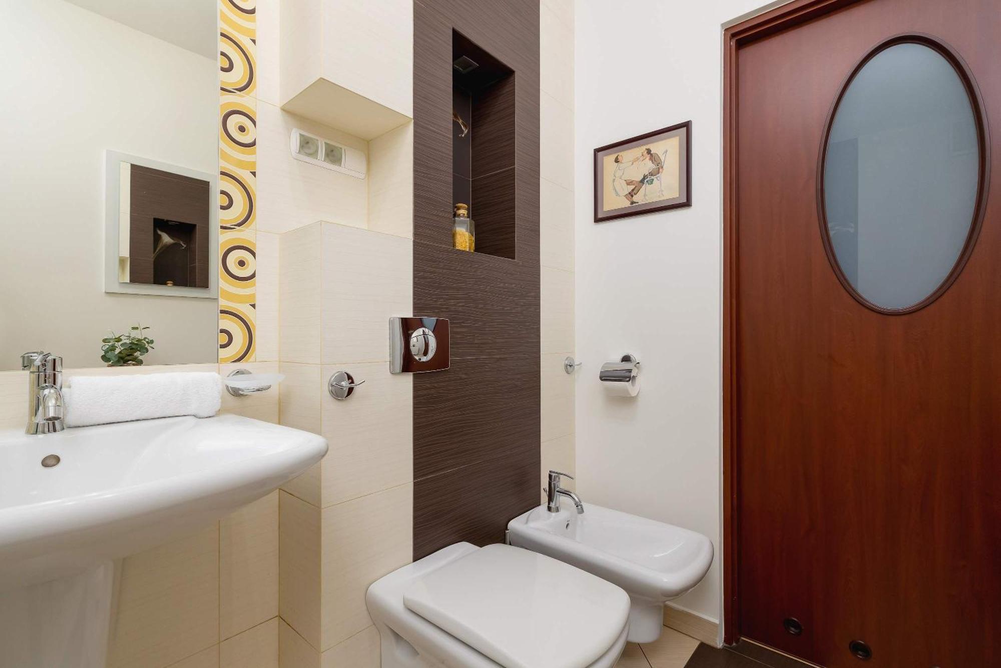 Bright Near Ice With Air Conditioning And Parking By Renters Apartment Krakow