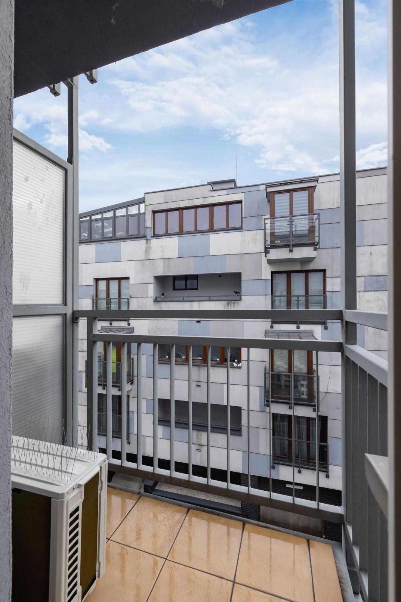 Bright Near Ice With Air Conditioning And Parking By Renters *