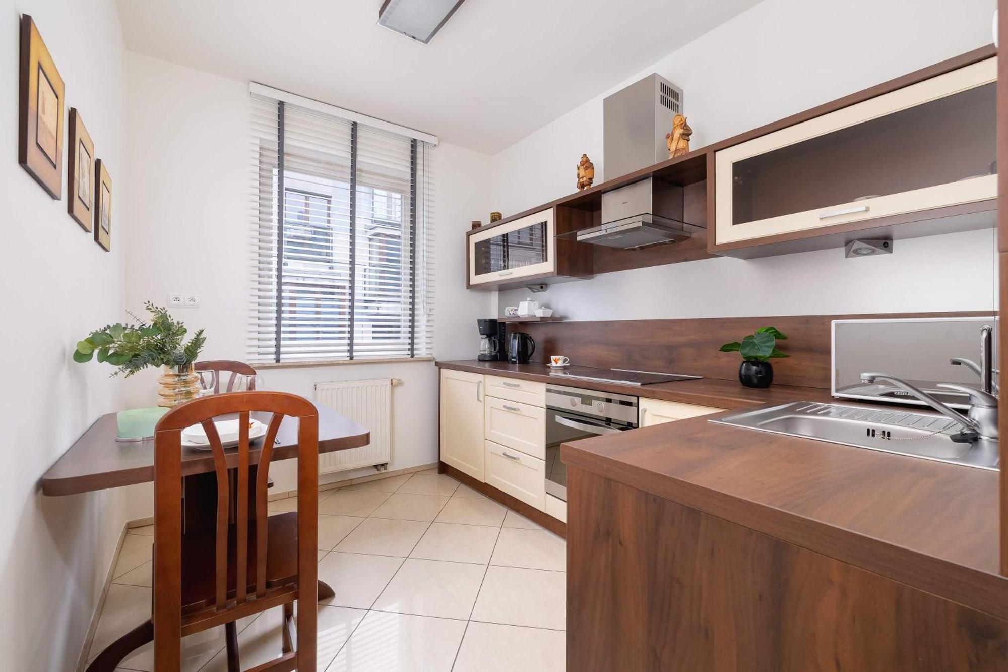 Bright Near Ice With Air Conditioning And Parking By Renters