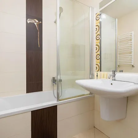 Bright Apartment Near Ice Krakow With Air Conditioning And Parking By Noclegi Renters Exterior photo