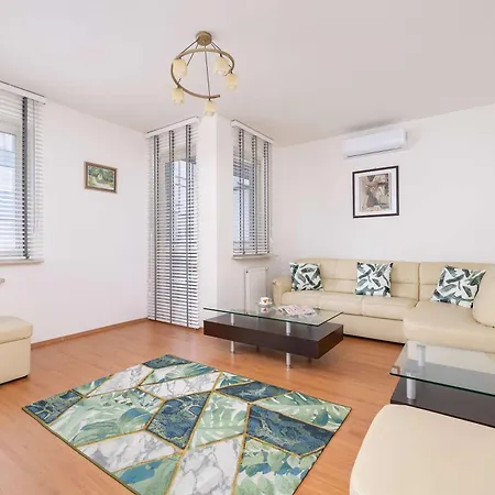 Bright Apartment Near Ice Krakow With Air Conditioning And Parking By Noclegi Renters Exterior photo