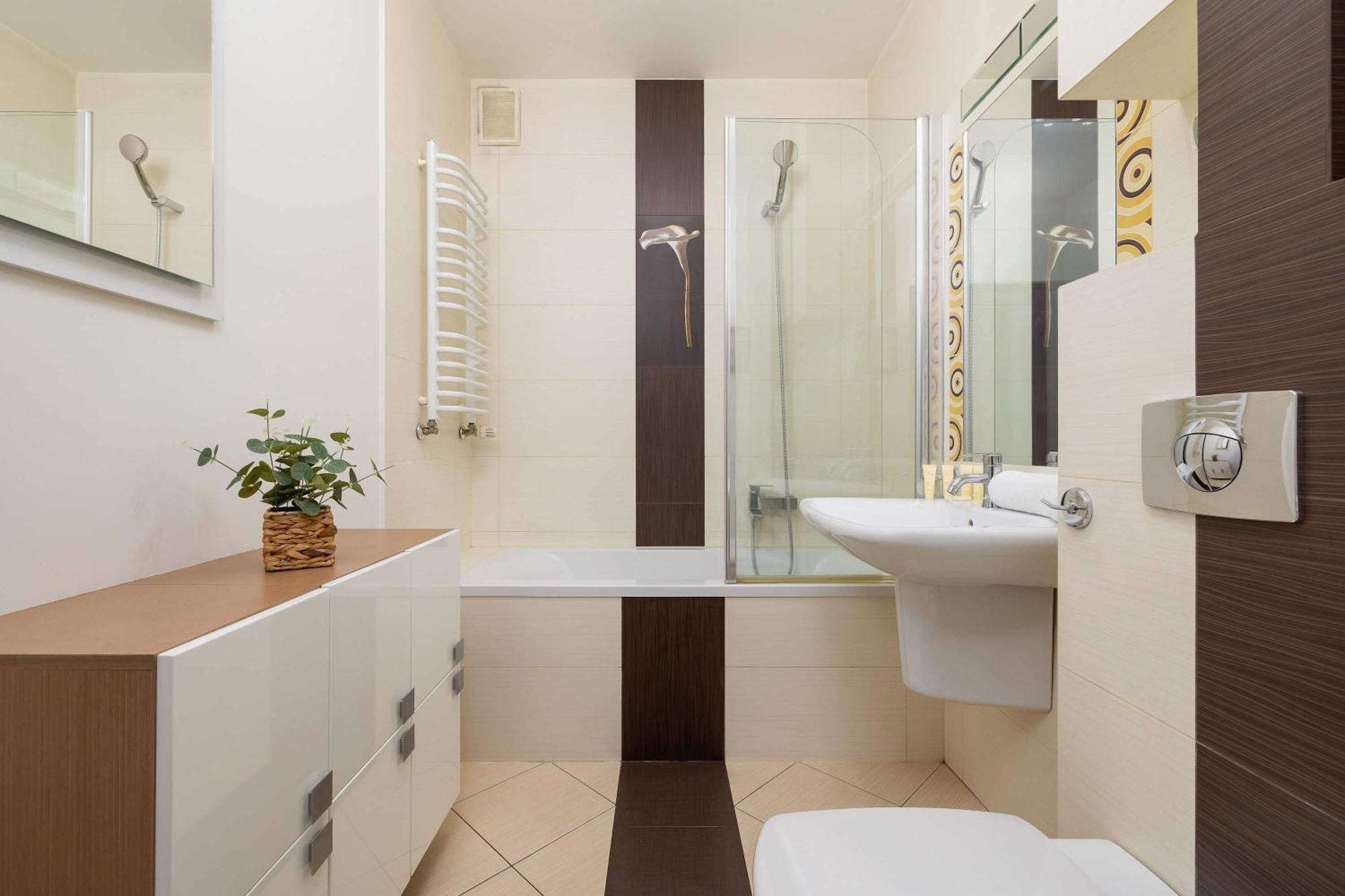 Bright Near Ice With Air Conditioning And Parking By Renters *